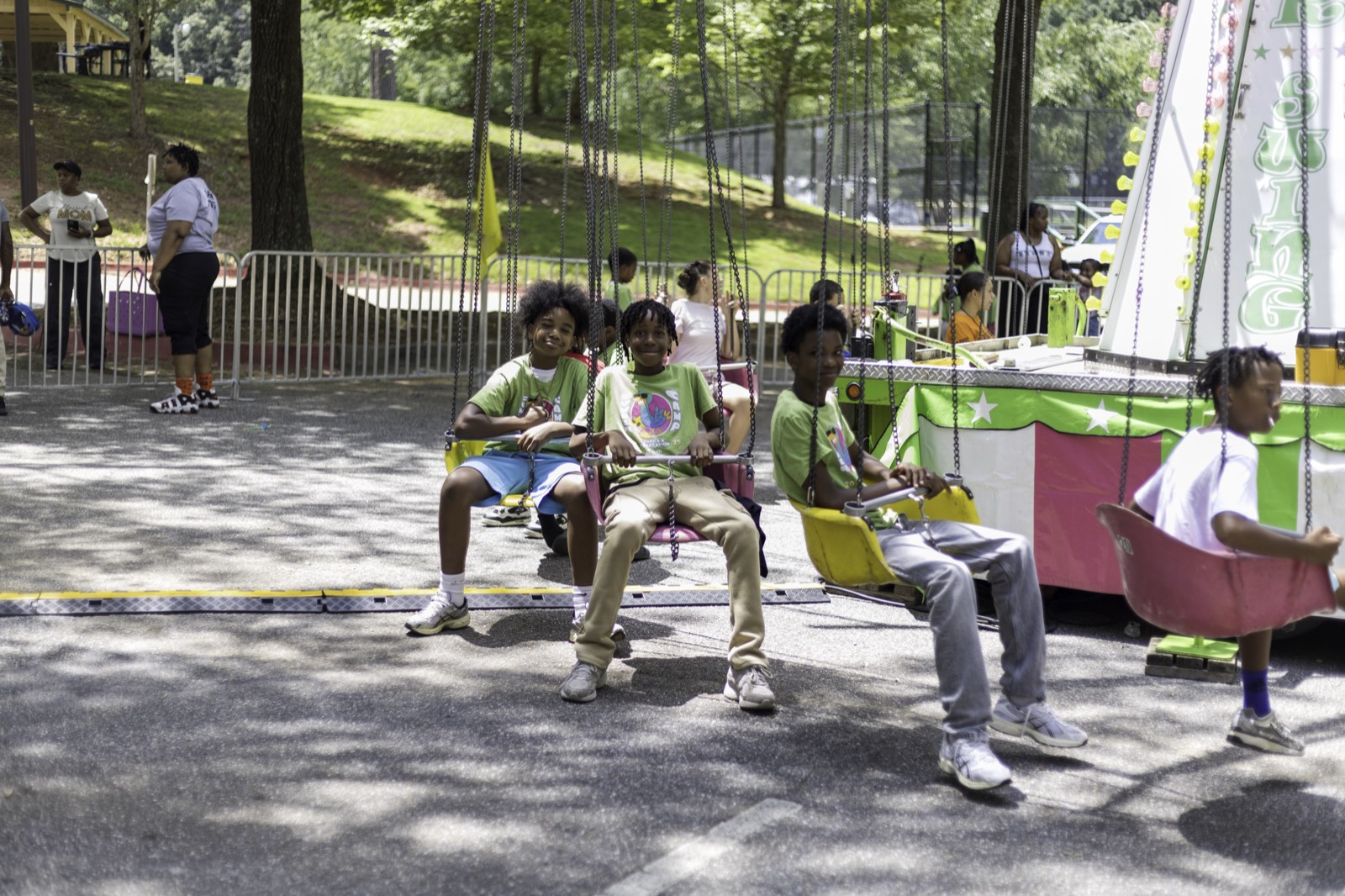 Kids enjoying carnival rides at Turbo Day 2025
