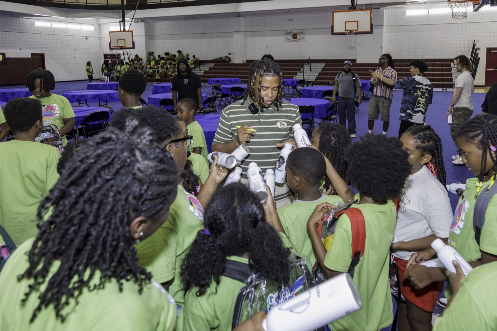 Turbo talking with the kids at Turbo Day 2025