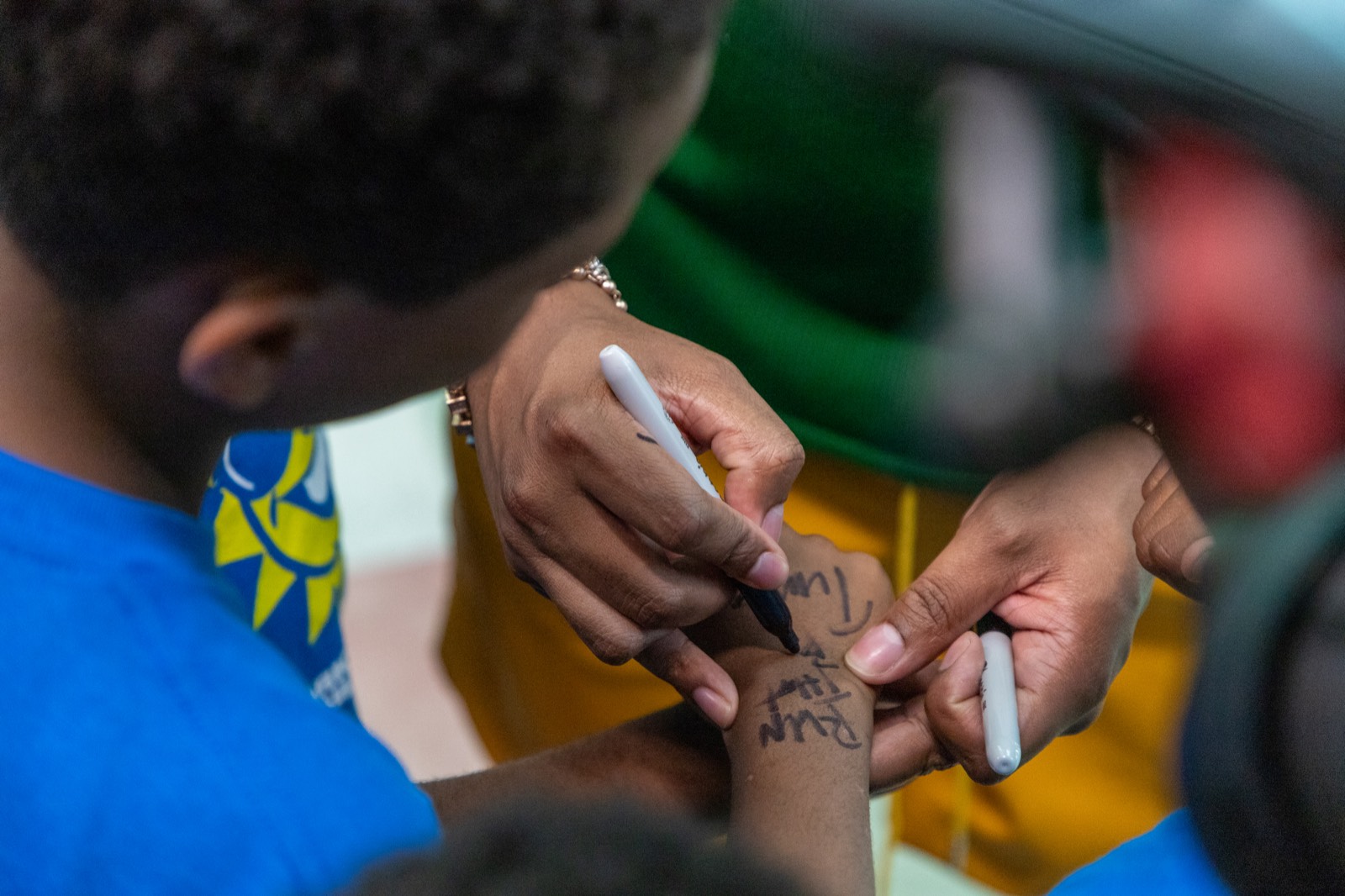 Turbo signing autographs for kids at Turbo Day