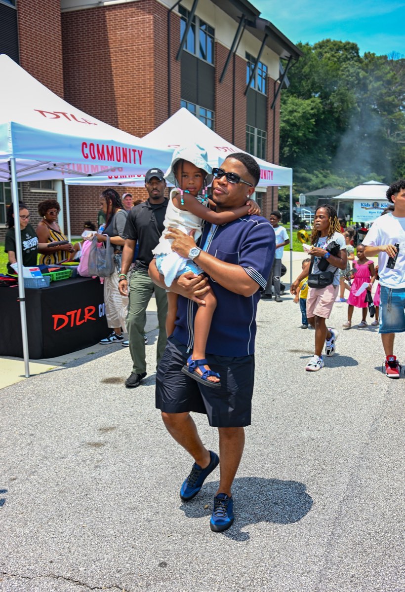 Turbo carrying his daughter through the crowd at Turbo Day 2026
